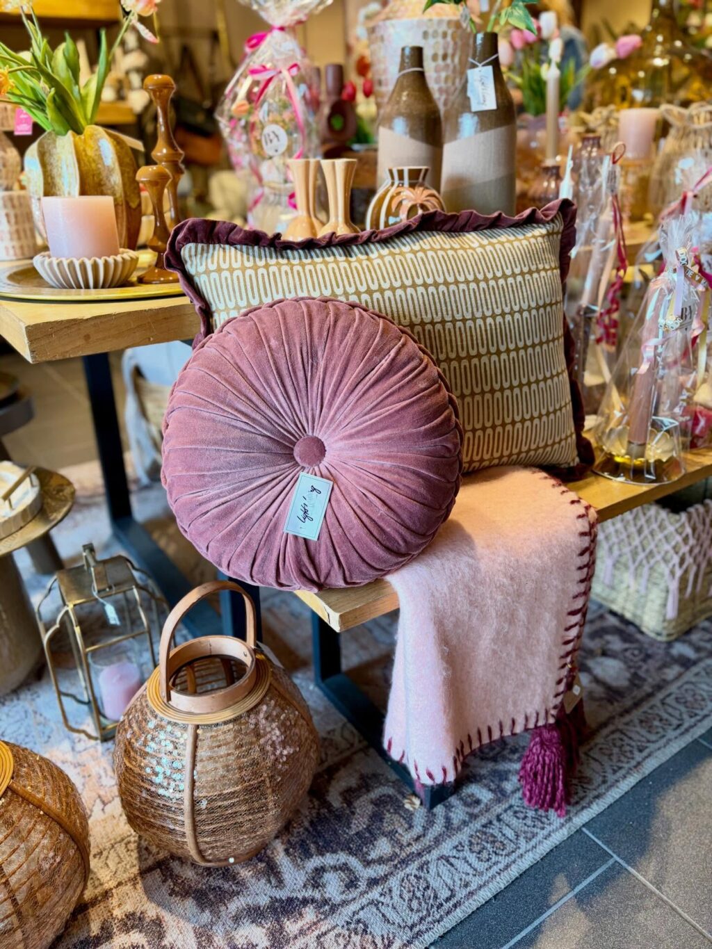 Instagram post from byimke_conceptstore. This post is in position 1.